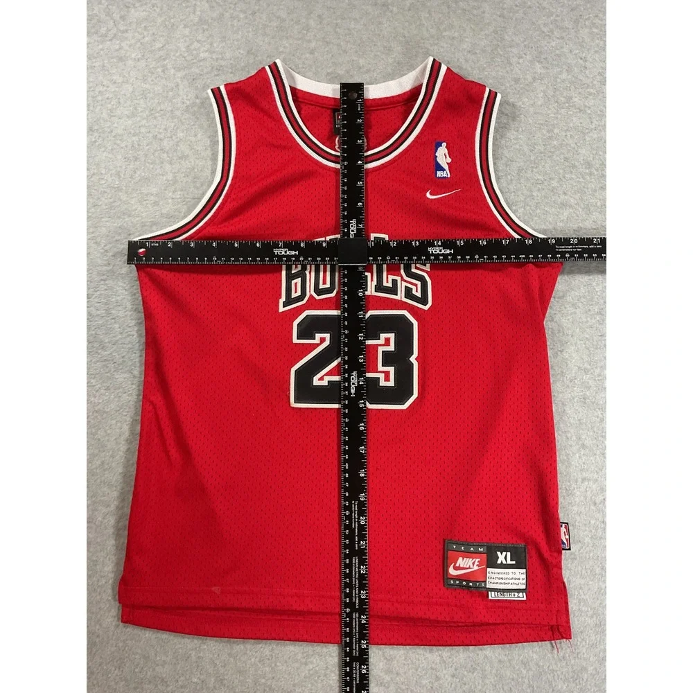Vintage Nike Chicago Bulls Michael Jordan 23 Jersey Red Mesh Youth XL NBA 2081